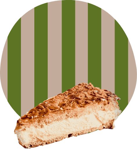 Stück Sahnetorte mit Mandeln